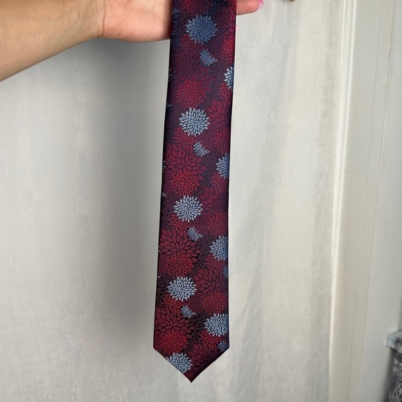 Robert Graham Red & Blue Silk Tie - Picture 8 of 14
